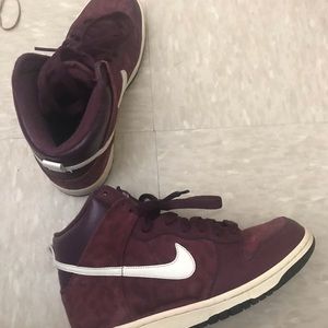 Worn only a couple of times. Great Condition!